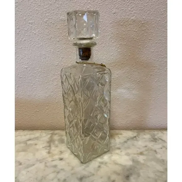 Vintage antique square Bourbon cut glass decanter - Picture 3 of 7